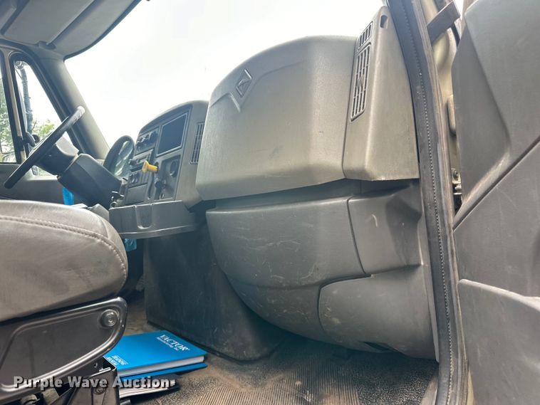 image for item DP8419 2012 International  7500 sewer jetter truck