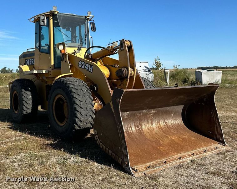 image for item DP8528 1996 John Deere 624G wheel loader