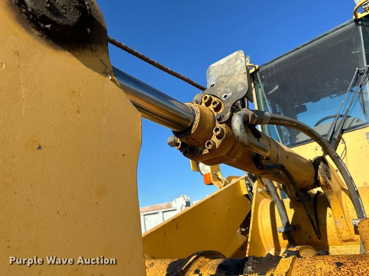 image for item DP8528 1996 John Deere 624G wheel loader