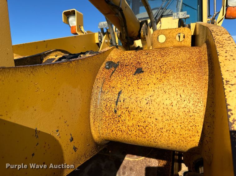 image for item DP8528 1996 John Deere 624G wheel loader