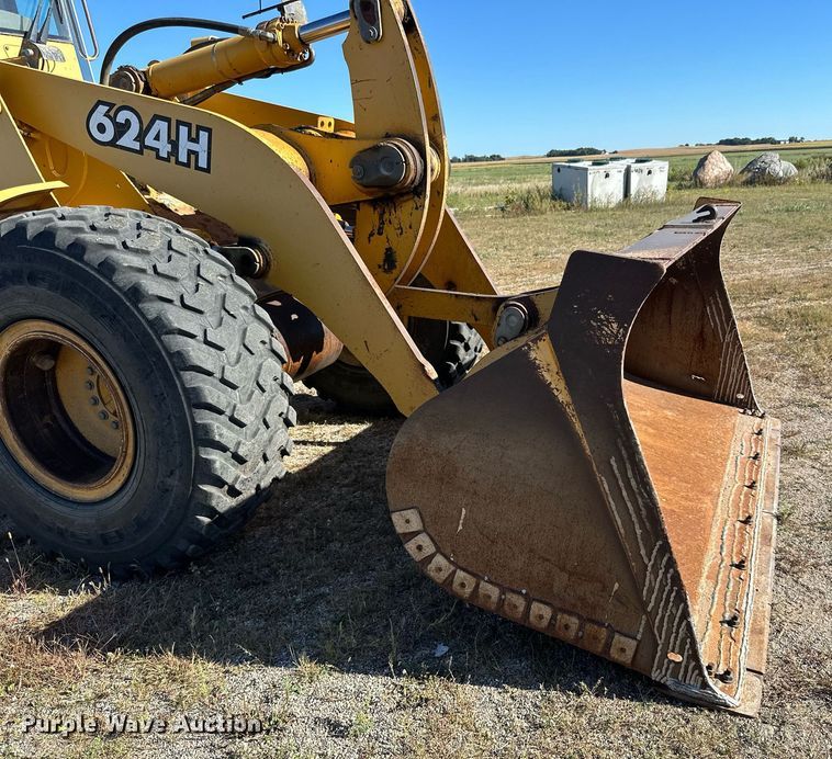 image for item DP8528 1996 John Deere 624G wheel loader