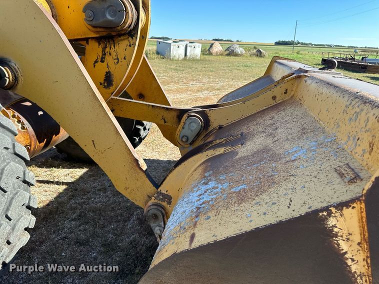 image for item DP8528 1996 John Deere 624G wheel loader