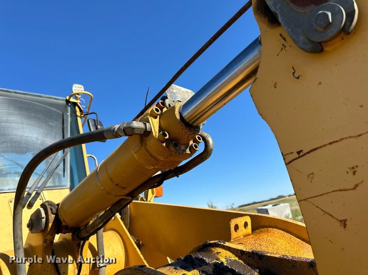 image for item DP8528 1996 John Deere 624G wheel loader