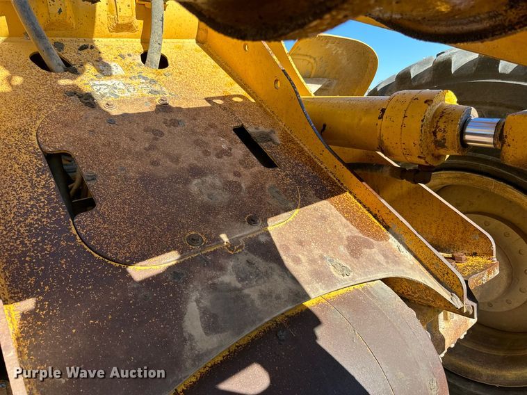 image for item DP8528 1996 John Deere 624G wheel loader