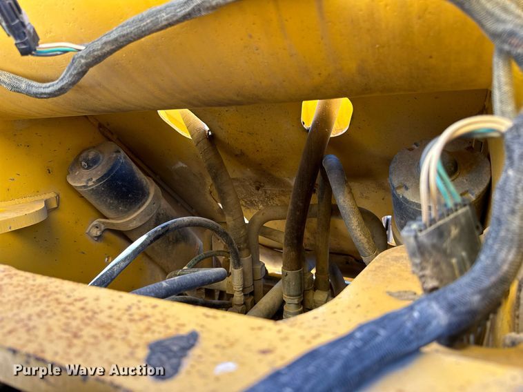 image for item DP8528 1996 John Deere 624G wheel loader