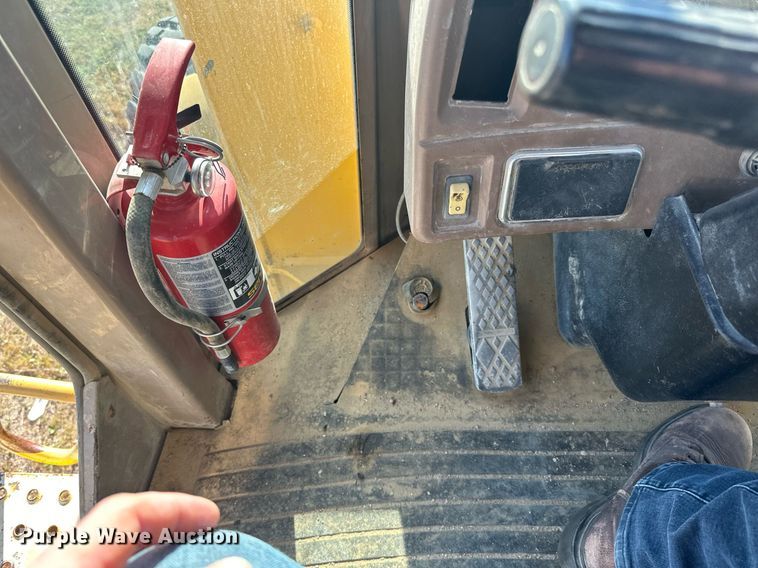 image for item DP8528 1996 John Deere 624G wheel loader