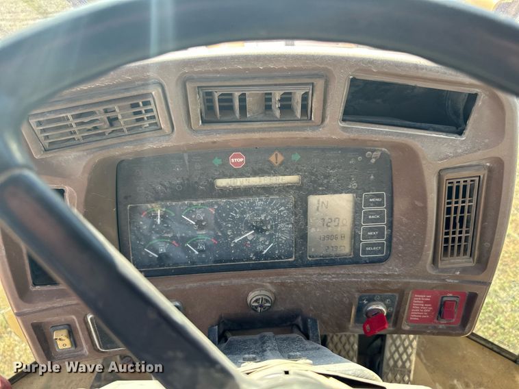 image for item DP8528 1996 John Deere 624G wheel loader