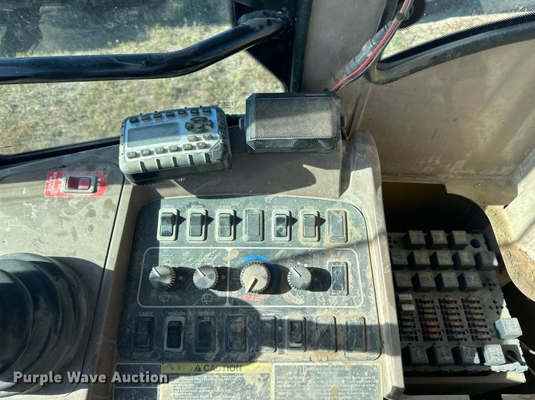 image for item DP8528 1996 John Deere 624G wheel loader