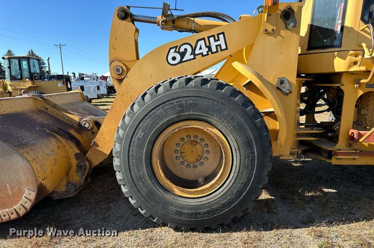 image for item DP8528 1996 John Deere 624G wheel loader