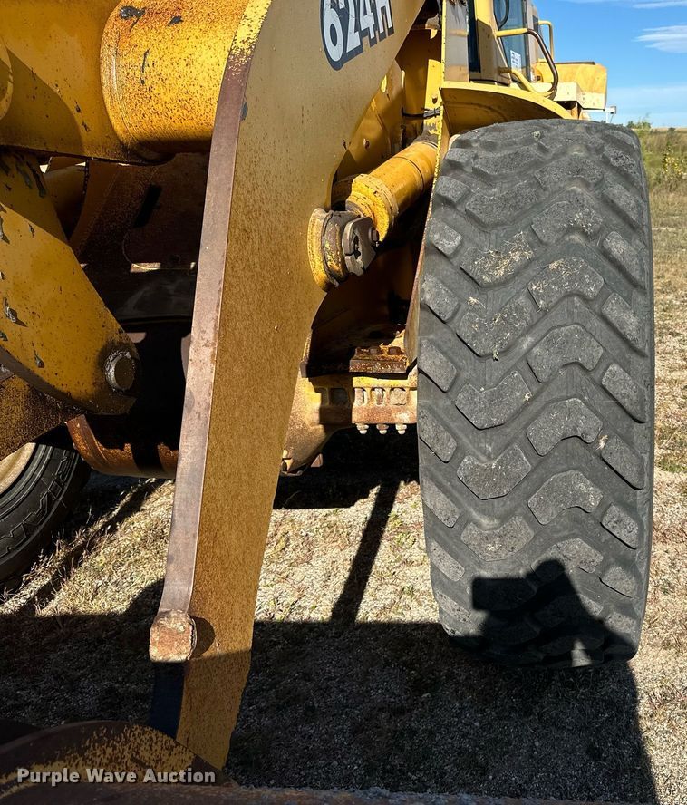 image for item DP8528 1996 John Deere 624G wheel loader