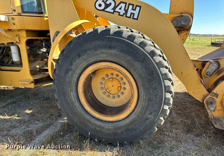 image for item DP8528 1996 John Deere 624G wheel loader