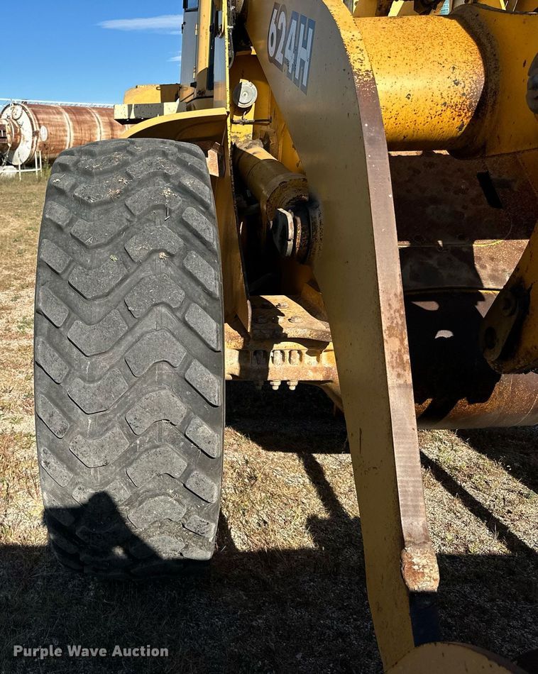 image for item DP8528 1996 John Deere 624G wheel loader