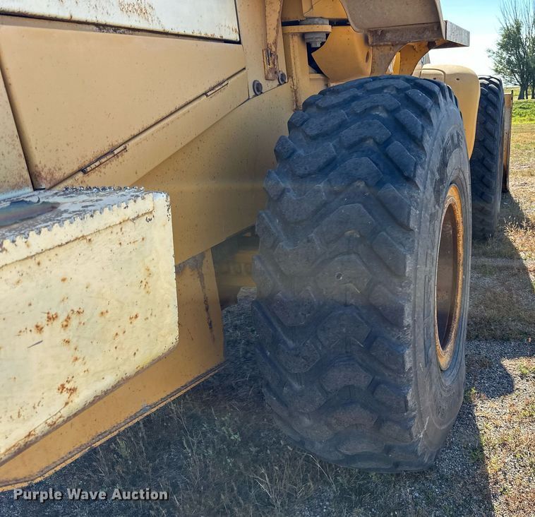 image for item DP8528 1996 John Deere 624G wheel loader