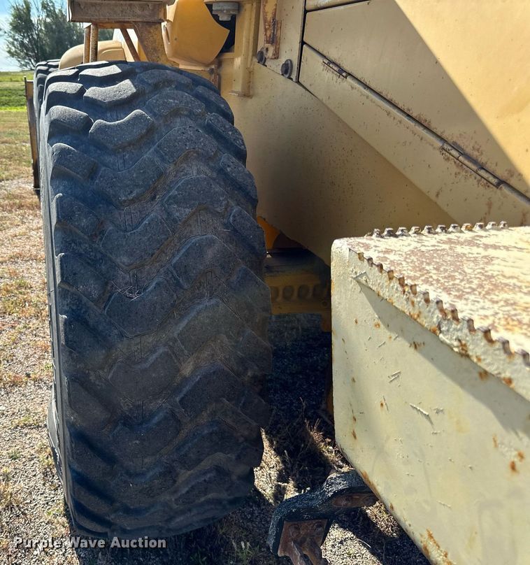 image for item DP8528 1996 John Deere 624G wheel loader