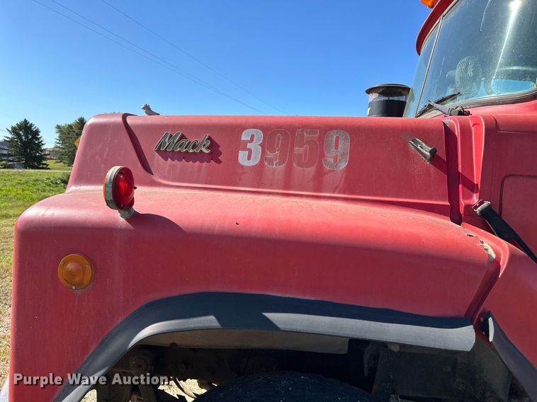 image for item DP8529 1990 Mack  RB690S truck cab and chassis