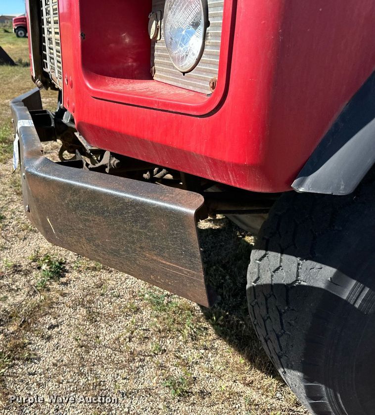 image for item DP8529 1990 Mack  RB690S truck cab and chassis