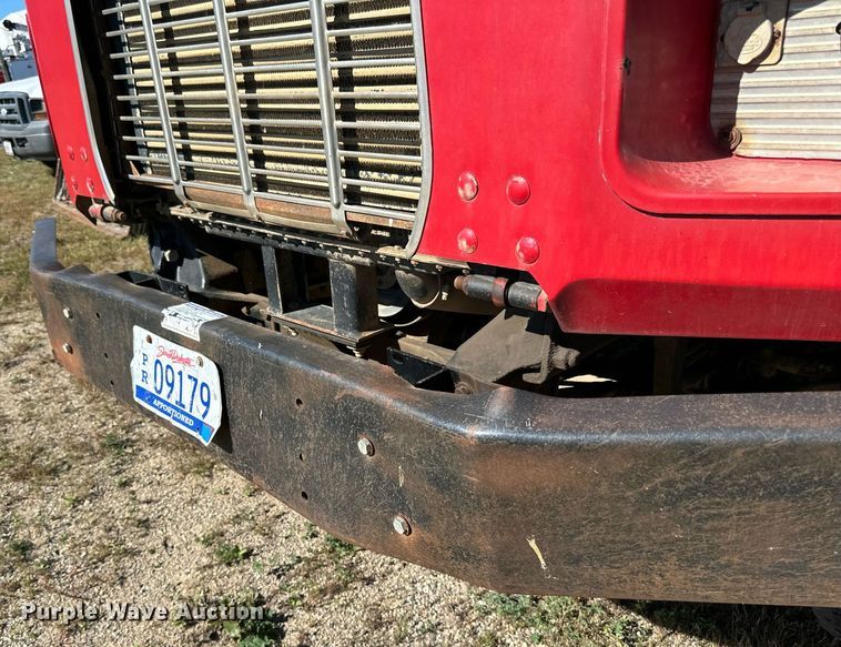 image for item DP8529 1990 Mack  RB690S truck cab and chassis