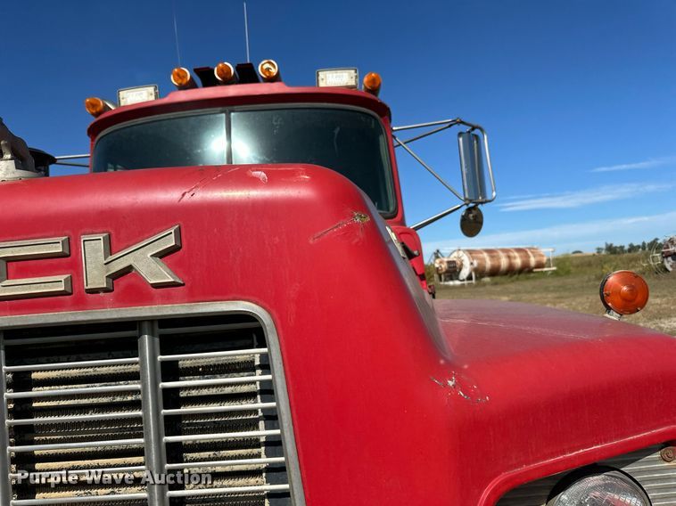 image for item DP8529 1990 Mack  RB690S truck cab and chassis