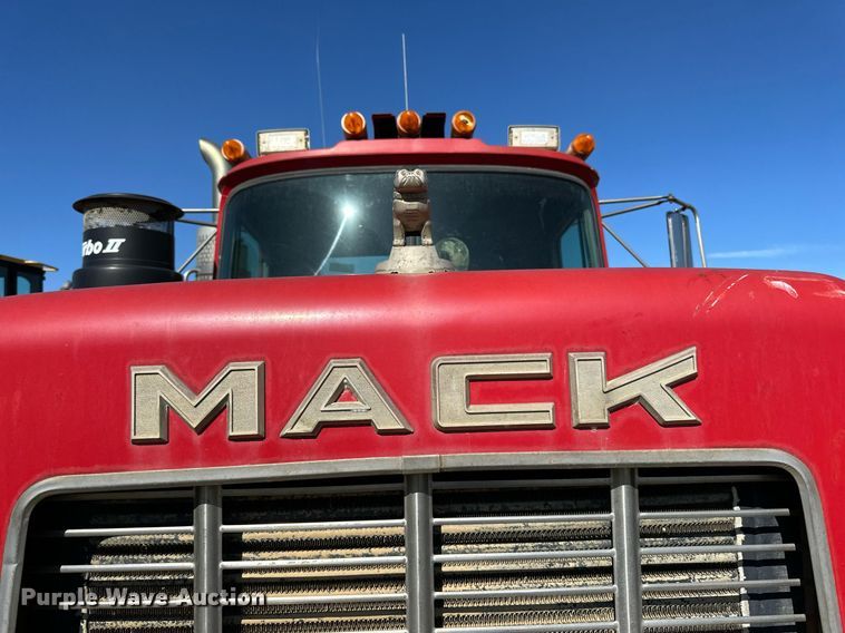 image for item DP8529 1990 Mack  RB690S truck cab and chassis