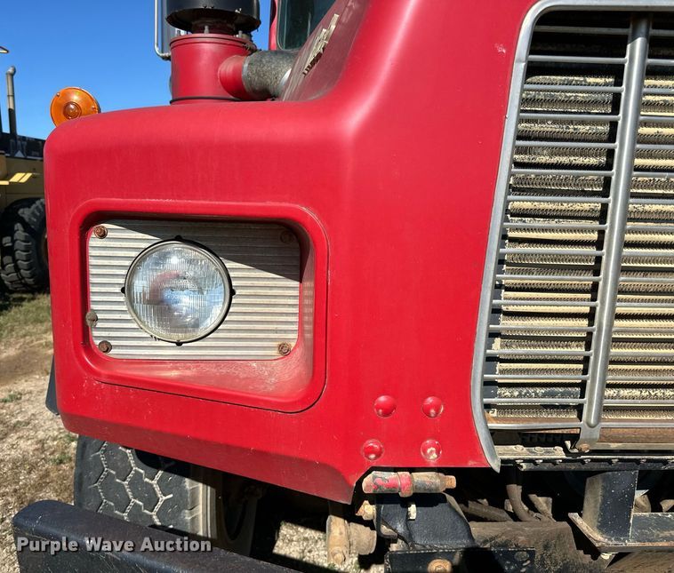 image for item DP8529 1990 Mack  RB690S truck cab and chassis