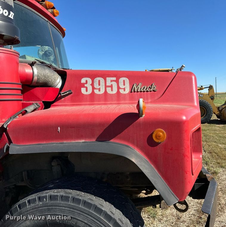 image for item DP8529 1990 Mack  RB690S truck cab and chassis