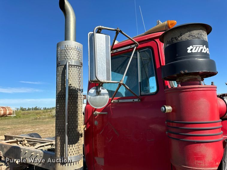 image for item DP8529 1990 Mack  RB690S truck cab and chassis