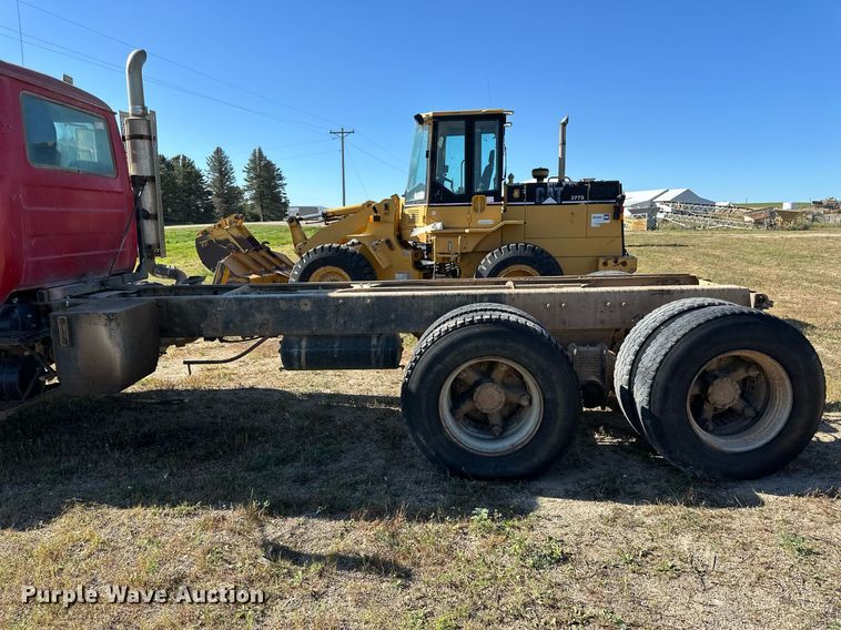 image for item DP8529 1990 Mack  RB690S truck cab and chassis