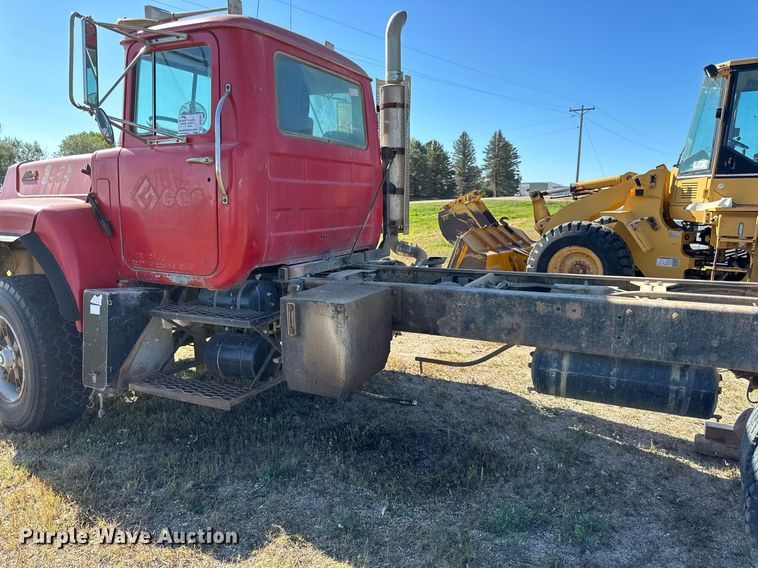 image for item DP8529 1990 Mack  RB690S truck cab and chassis