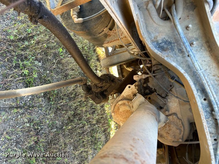 image for item DP8529 1990 Mack  RB690S truck cab and chassis