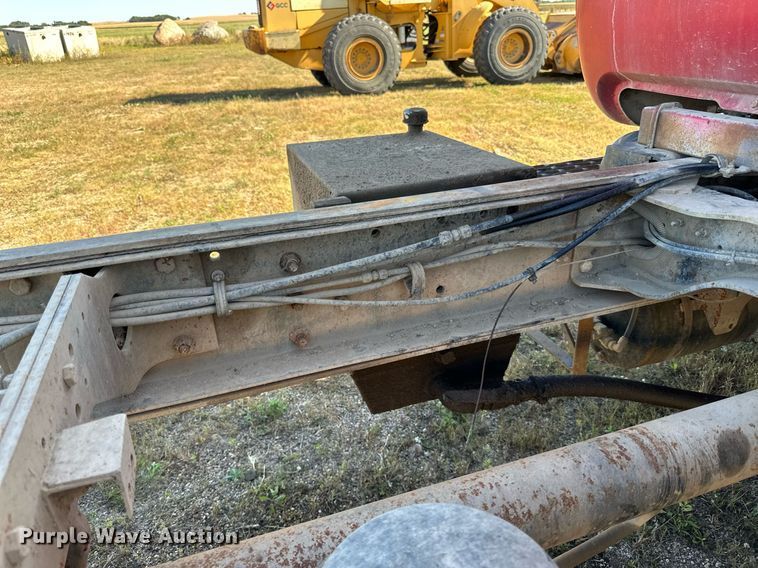 image for item DP8529 1990 Mack  RB690S truck cab and chassis