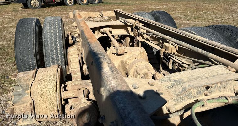 image for item DP8529 1990 Mack  RB690S truck cab and chassis