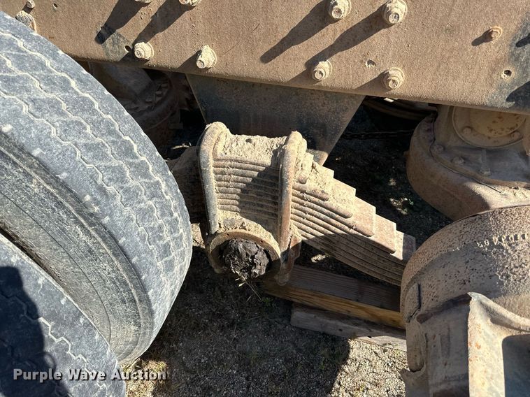 image for item DP8529 1990 Mack  RB690S truck cab and chassis