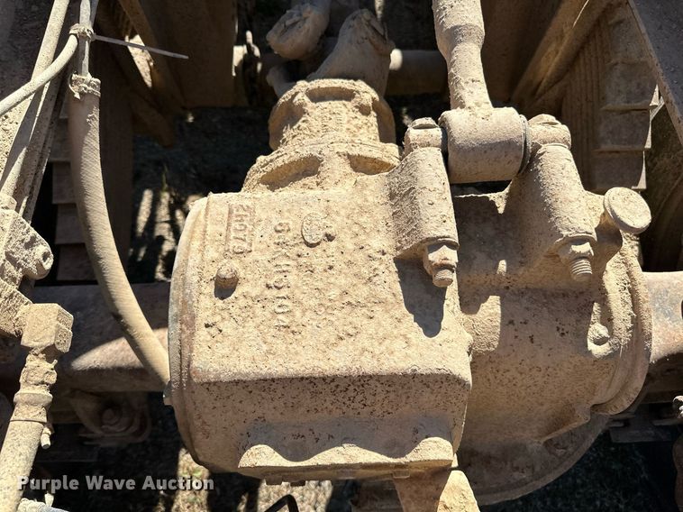 image for item DP8529 1990 Mack  RB690S truck cab and chassis