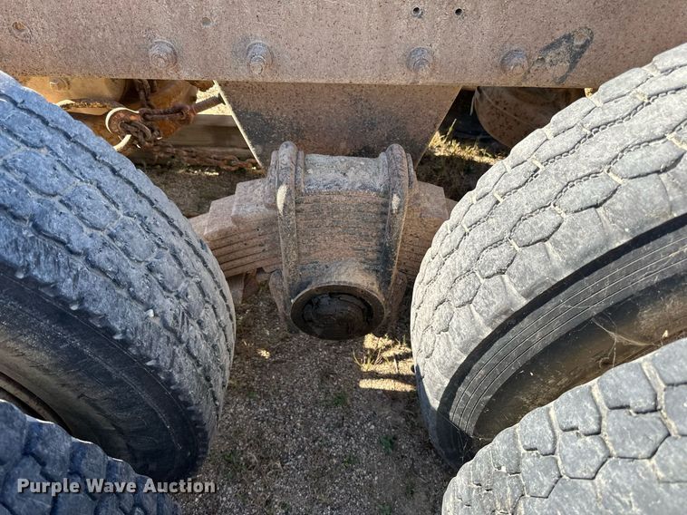 image for item DP8529 1990 Mack  RB690S truck cab and chassis