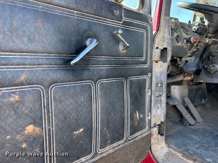 image for item DP8529 1990 Mack  RB690S truck cab and chassis