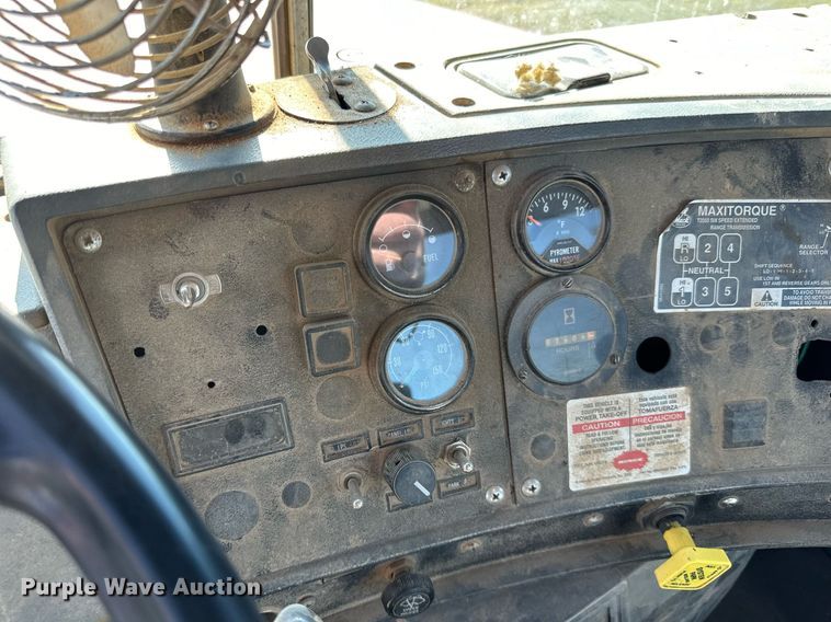 image for item DP8529 1990 Mack  RB690S truck cab and chassis