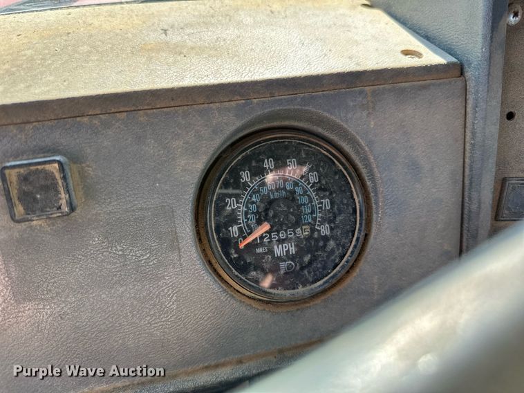 image for item DP8529 1990 Mack  RB690S truck cab and chassis