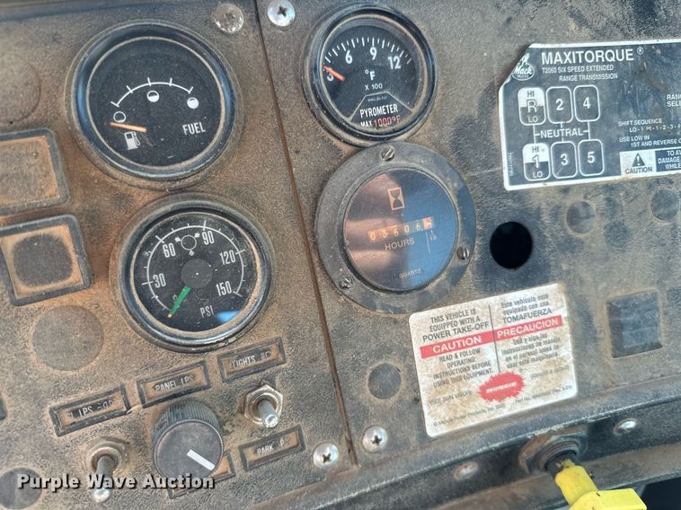 image for item DP8529 1990 Mack  RB690S truck cab and chassis