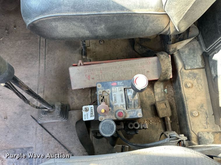 image for item DP8529 1990 Mack  RB690S truck cab and chassis