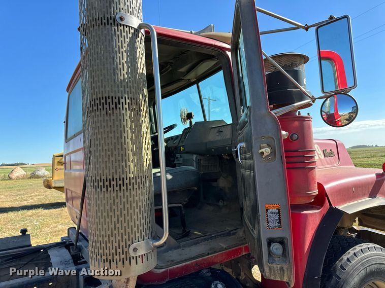 image for item DP8529 1990 Mack  RB690S truck cab and chassis