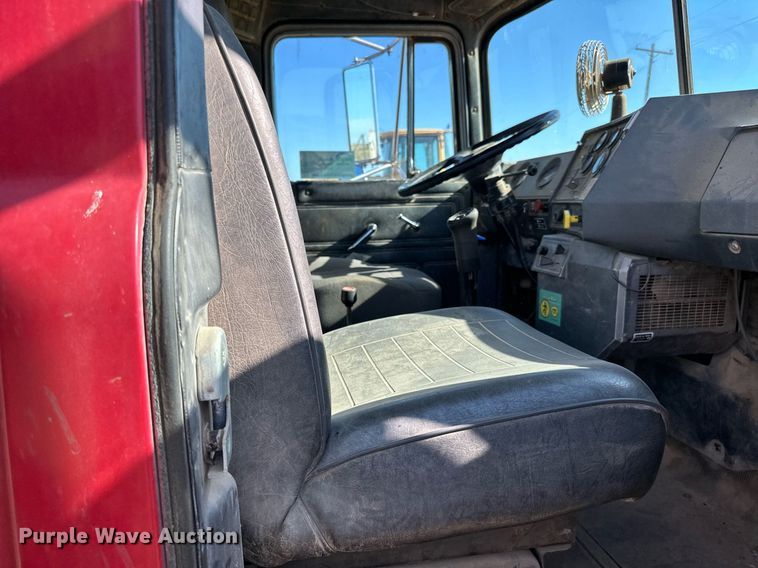 image for item DP8529 1990 Mack  RB690S truck cab and chassis