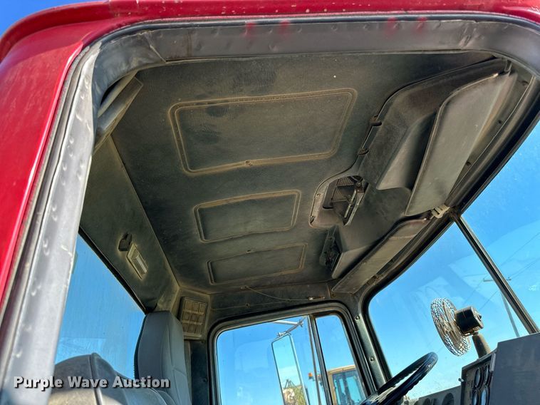 image for item DP8529 1990 Mack  RB690S truck cab and chassis