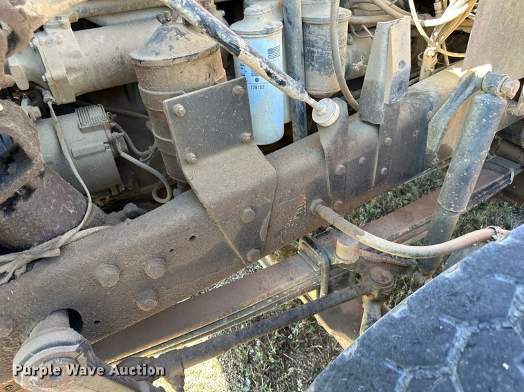 image for item DP8529 1990 Mack  RB690S truck cab and chassis