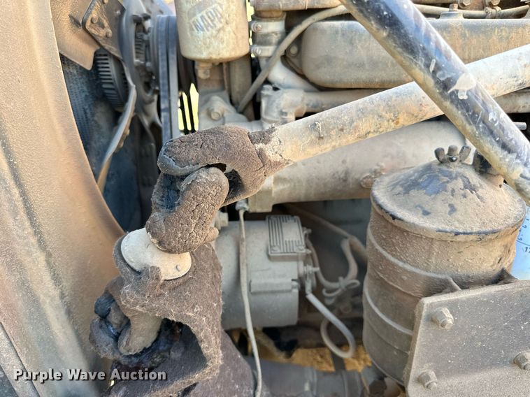 image for item DP8529 1990 Mack  RB690S truck cab and chassis