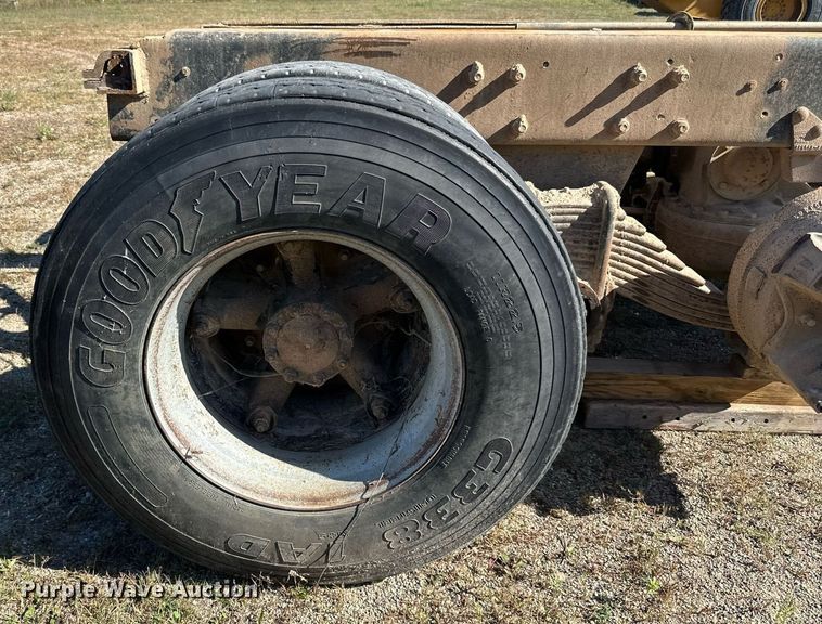 image for item DP8529 1990 Mack  RB690S truck cab and chassis