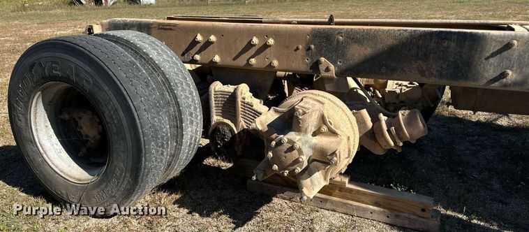 image for item DP8529 1990 Mack  RB690S truck cab and chassis