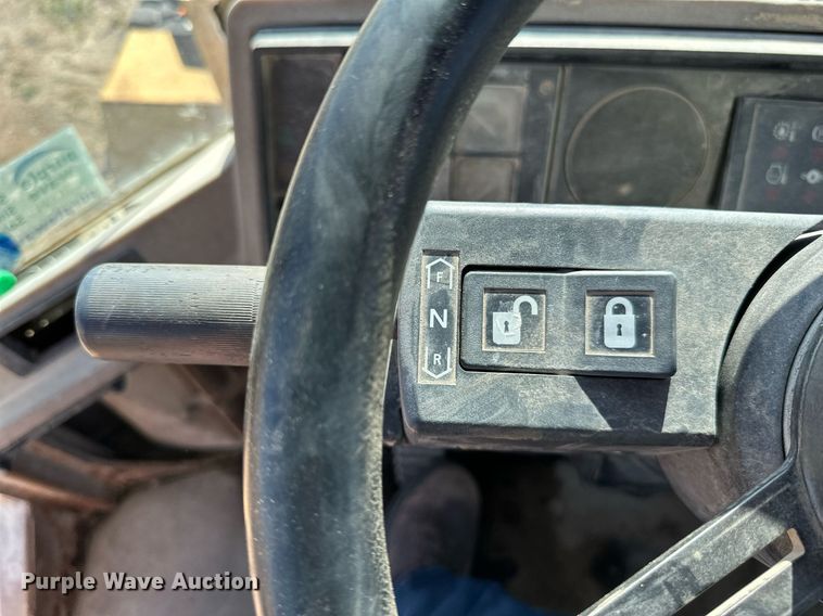 image for item DP8530 1996 Caterpillar  924F wheel loader