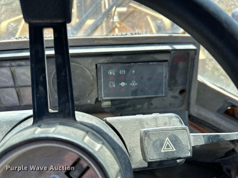 image for item DP8530 1996 Caterpillar  924F wheel loader