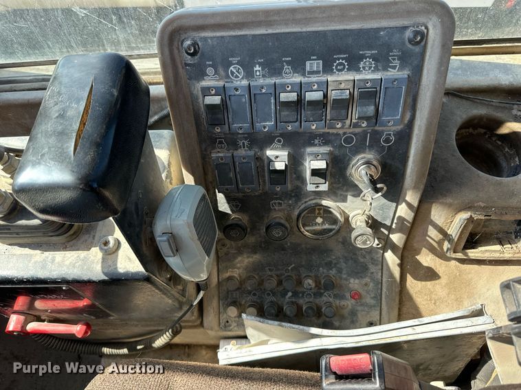 image for item DP8530 1996 Caterpillar  924F wheel loader