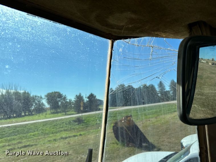 image for item DP8530 1996 Caterpillar  924F wheel loader